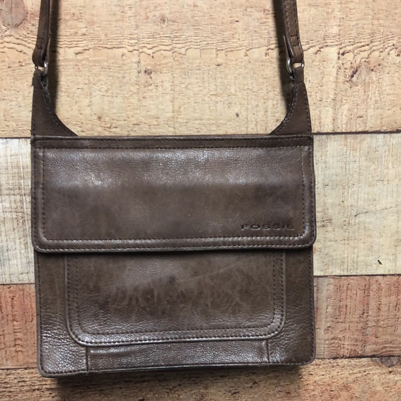Fossil Handbags - Fossil Vintage brown leather crossbody purse.